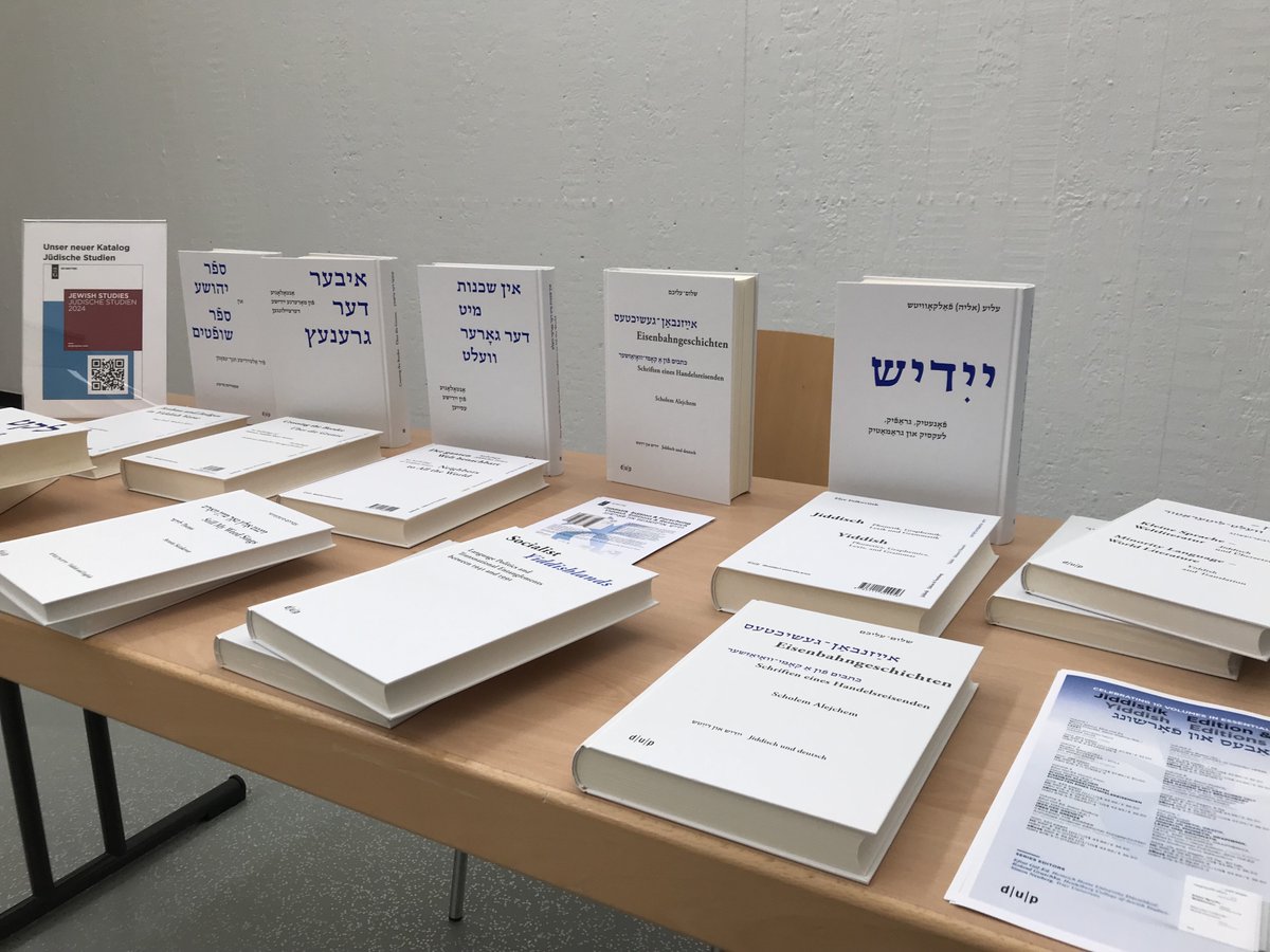degruyter_lit's tweet photo. Heute spricht Dr. Charlotte Knobloch @Cha_Knobloch an der @HHU_de über Erinnerungskultur, Toleranz und das jüdische Leben in Deutschland.
Unsere Reihe "Jiddistik: Edition und Forschung" ist dabei.
👉https://t.co/ZtNdCOLNZm
👉https://t.co/xTHLduBpd8 https://t.co/pMrs8JeDA9