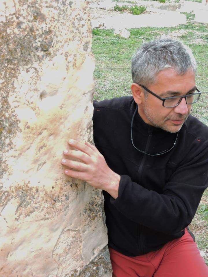 Üstünde Göktürk (runik) yazısı bulunan Denizli bengütaşı
Kim demiş 1071 de girdik diye ..?
Tüm bu verilere sesiz kalanlar utansın
Taş üstünde okuma önerisi Cengiz Saltıoğlu 
Buluntu 2011 yılında şahsım tarafından bulunmuştur