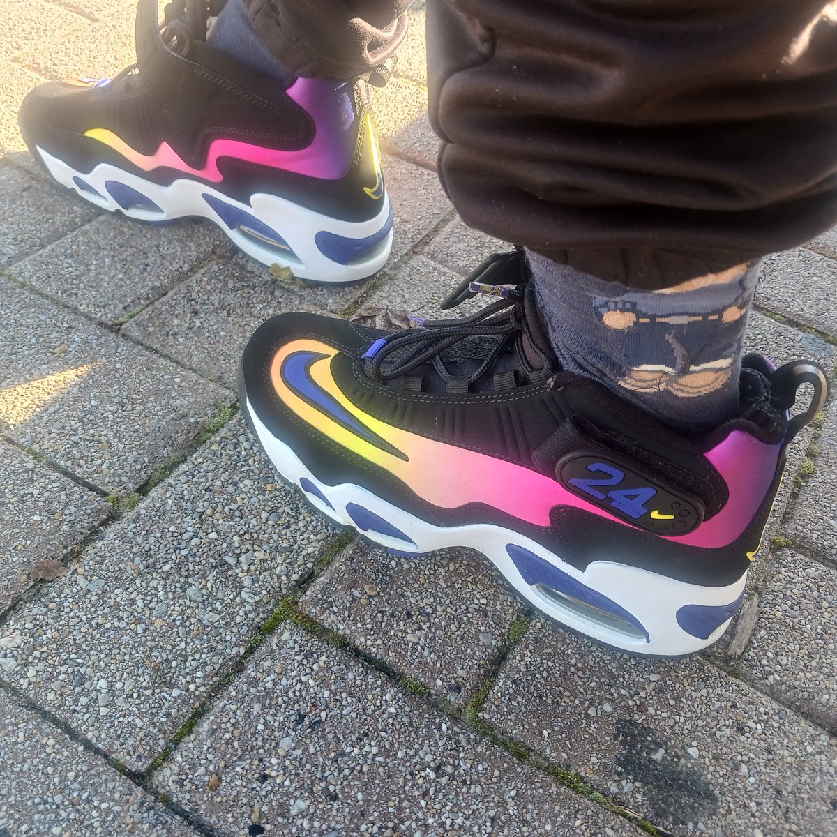 Blackmartian333's tweet photo. #Dodgers BEAT the #Yankees in #WorldSeries so it's only right! βΎοΈ #MLB #LA style! #KenGriffey #Griffeys #AirMax #Kicks #Nike #KOTD #Nikes #NikeHead #Polo #HappyHalloween #Sneakers #SNKRS #90s #Classic #Classics #SneakerHead #PoloBear #SneakerHeadβ―#SwooshGang #ChecksOverStripes https://t.co/CIUSR4Uzkw