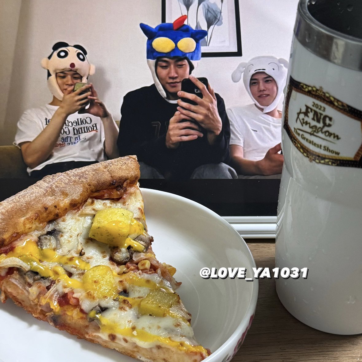 L0VE_YA1031's tweet photo. ✔️아침 베이글 먹기
✔️승협시 챙기기
✔️하루 종일 기분 좋게 웃기
✔️맛있는 음식 먹으면서 우얘합 보기

매일 똑같았던 일상이 승협이 생일이라는 이유로 더 행복해진 날..💗
승협아 생일축하해🥳🎉

#NFlying #엔플라잉 #이승협 #LeeSeungHyub #HappySeungHyubDay #ToDoList_for_NFia https://t.co/9x9DYjHIrR
