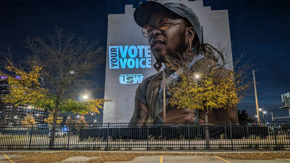 USW Bat Light tweet media