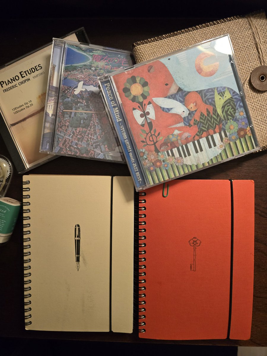 브런치북 표지 작업을 위해 이것저것 찍어봤던 사진〰️ 결국 오른쪽을 택했다!