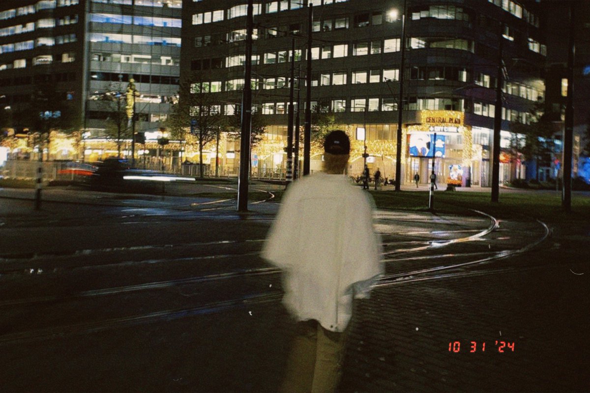 Ieemarkees's tweet photo. mark lee in rotterdam https://t.co/Lz1Uei9wXo