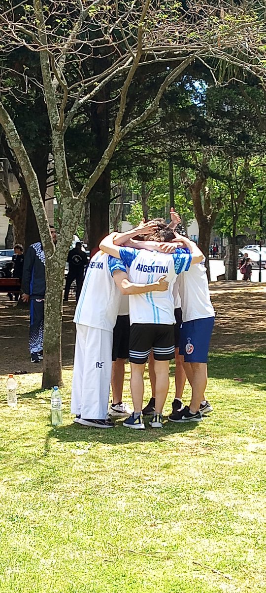 MatiasFarias6's tweet photo. Tiago campeón del mundo por equipos!!!! Se dio más tarde cuento más. Pero quería que lo sepan porque también son parte. Fueron un equipo, fueron amigos y ahora a festejar!!! https://t.co/AAs84BTHbN