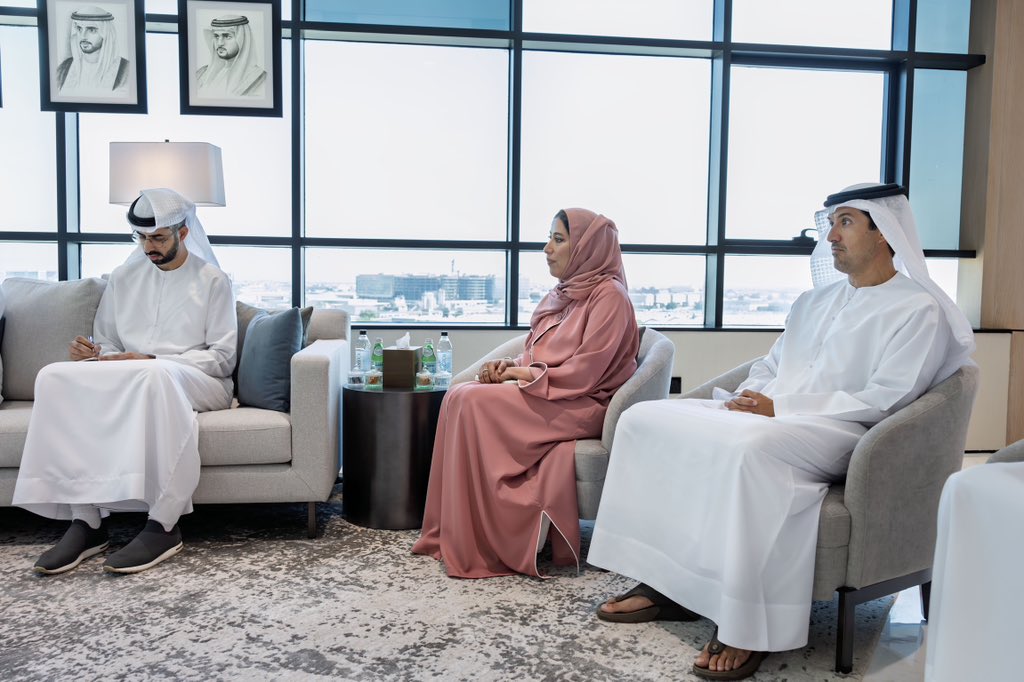 التقيت اليوم شو زي تشيو الرئيس التنفيذي لمنصة تيك توك العالمية، التي تتخذ من دبي مقراً إقليمياً لعملياتها في الشرق الأوسط وشمال أفريقيا ... ناقشنا خلال الاجتماع، سبل تعزيز شراكاتنا القائمة مع المؤسسات الإعلامية ومنصات التواصل الاجتماعي، حيث تسعى دبي لدفع الابتكار في مختلف