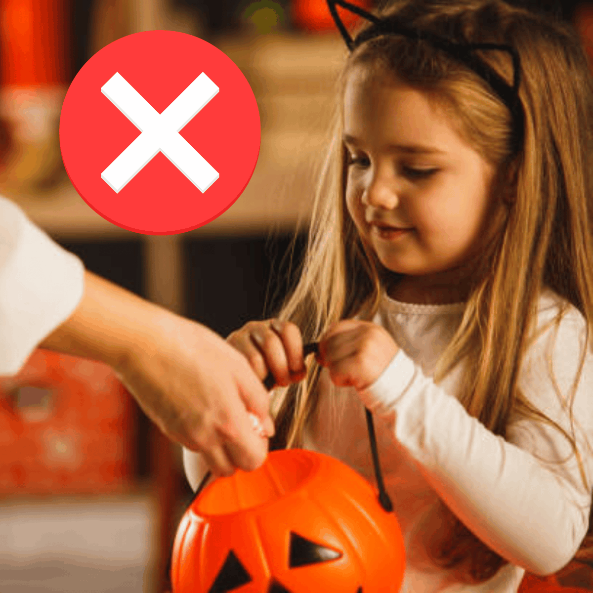GiveDirectly's tweet photo. Wasteful, paternalistic handout           vs.        https://t.co/2Yj1Fp5yyf🎃 https://t.co/tusMWsxJeE