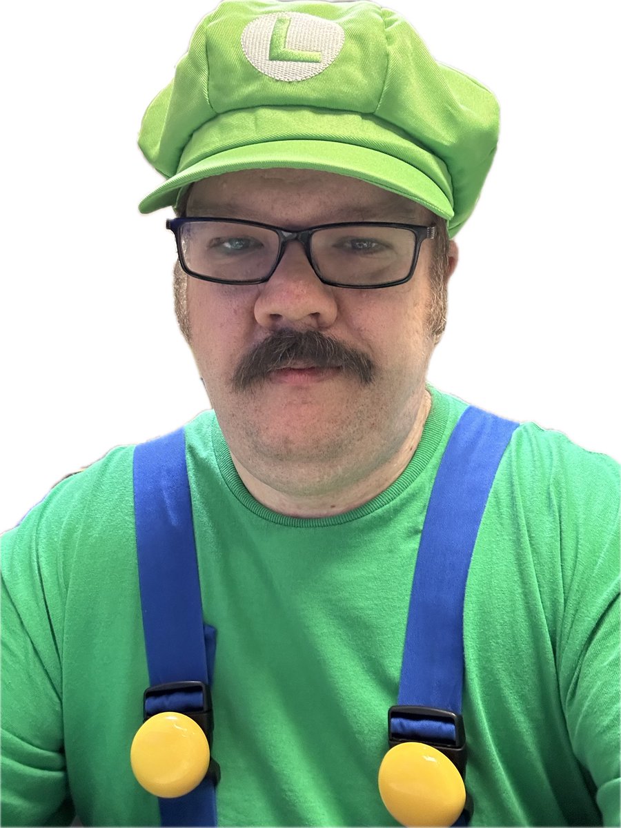Jimbo_n64's tweet photo. Went full Luigi today for Halloween. https://t.co/JUvcfkwHnV