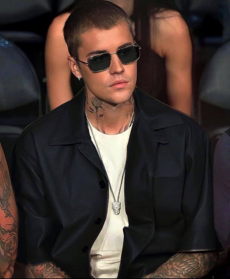 ended_everyone's tweet photo. JUSTIN BIEBER https://t.co/lDz3DdLfKc