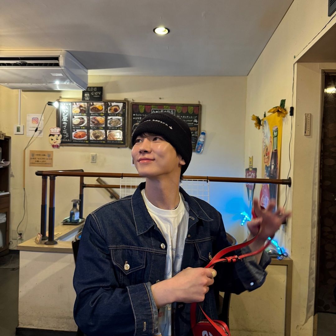 Key wearing a full Maison Kitsuné denim look with our Trucker Jacket and Workwear Pants 🦊
#MaisonKitsune #KEY #SHINee