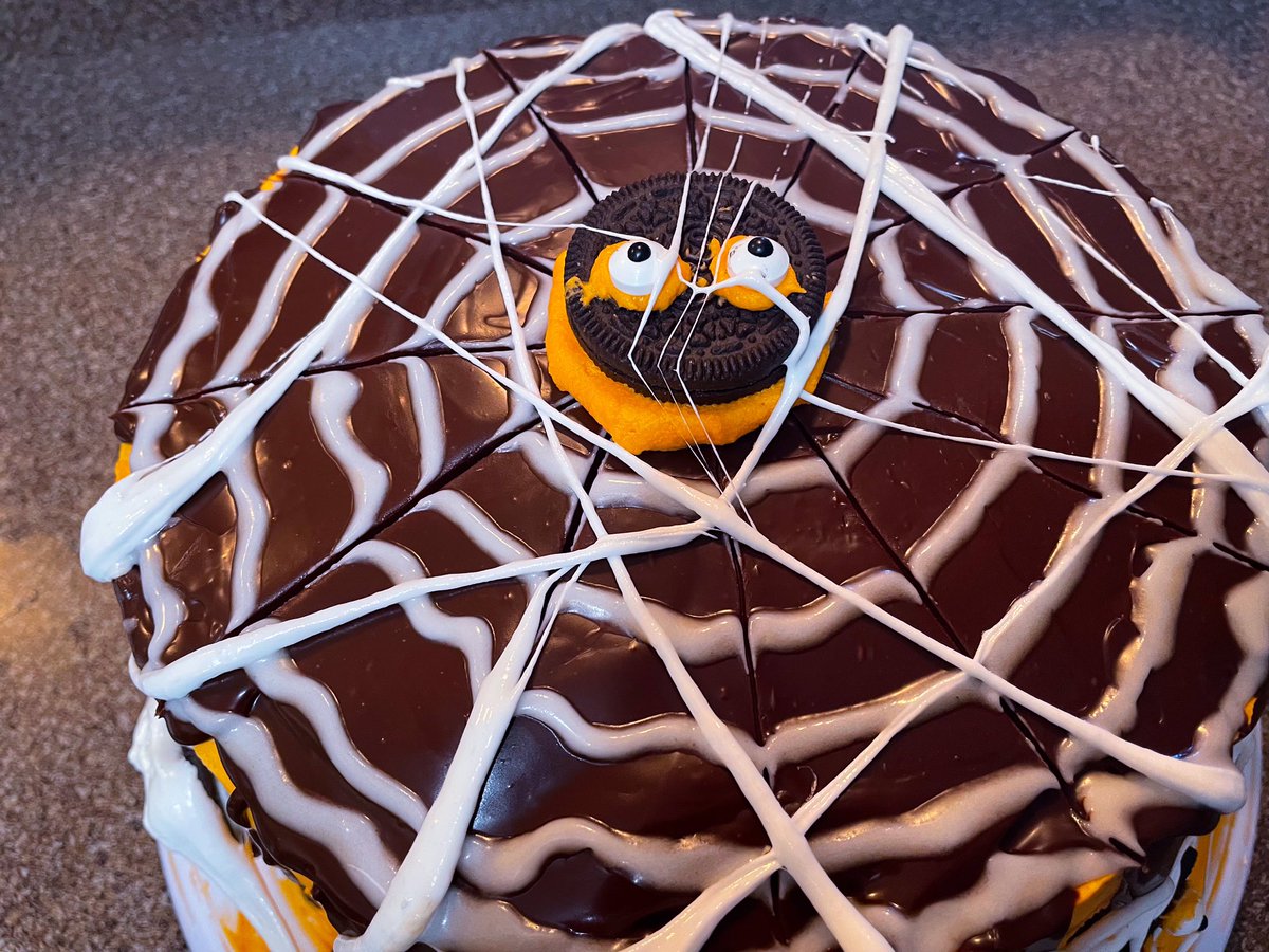 bari_chef's tweet image. #HappyHalloween everyone! I made another #halloweencake again this year - cheers ! Chef Bari @hogand2cent @LisaJLKHansen @BeerStoreDude @ChampChaz02 @JoshAndRachael @JonathanJossel @DeJennie_and_Me and anyone I missed