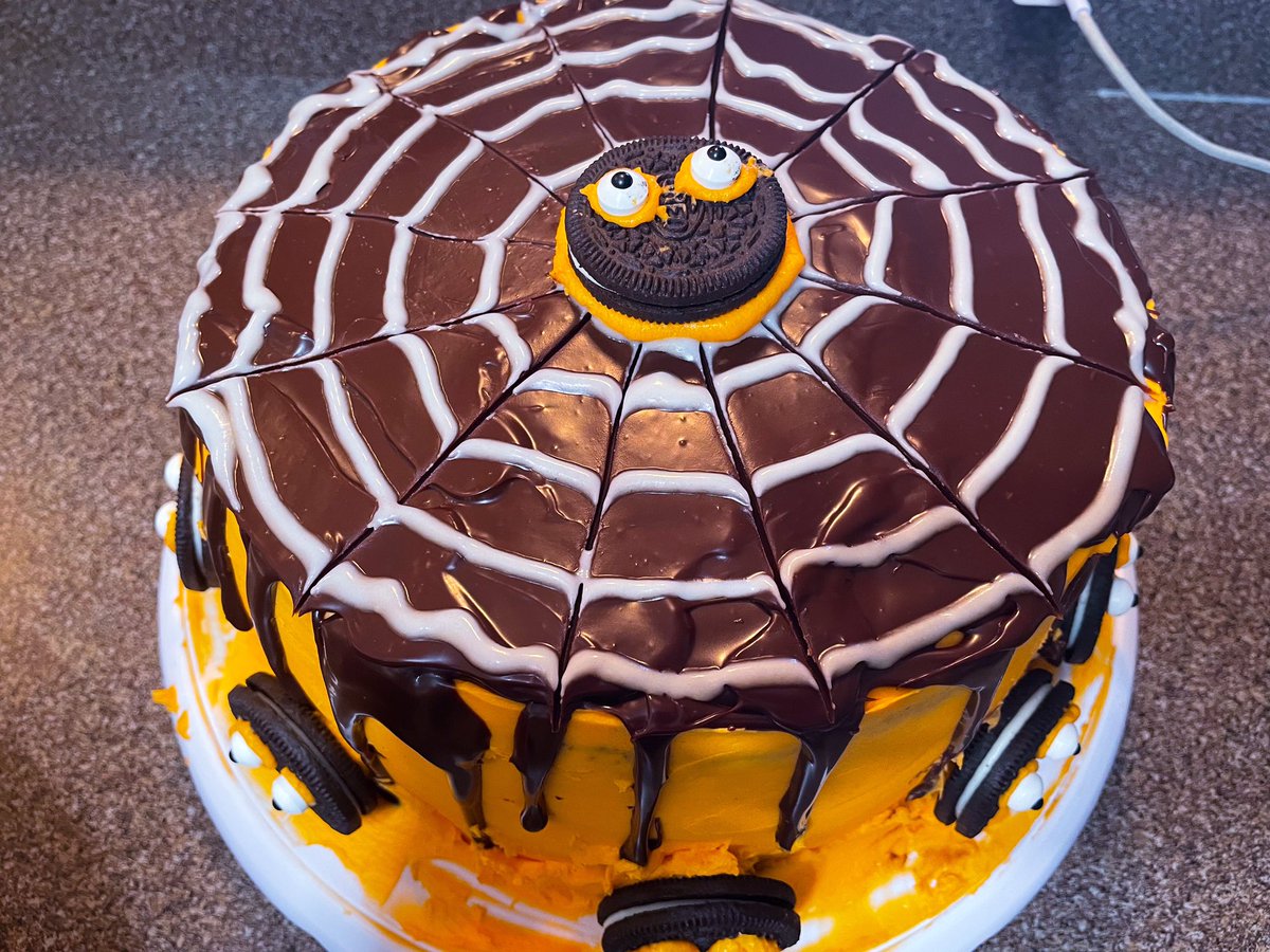 bari_chef's tweet image. #HappyHalloween everyone! I made another #halloweencake again this year - cheers ! Chef Bari @hogand2cent @LisaJLKHansen @BeerStoreDude @ChampChaz02 @JoshAndRachael @JonathanJossel @DeJennie_and_Me and anyone I missed