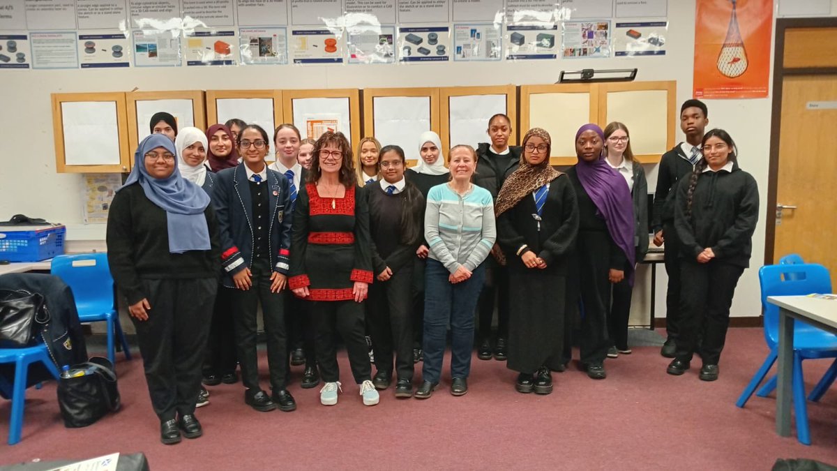 MorganInteract_'s tweet photo. ✨Today from Dundee Nablus Arlene &amp; Mary came to speak with our Morgan Senior Interact group.✨ https://t.co/vYd2KmXmCW
