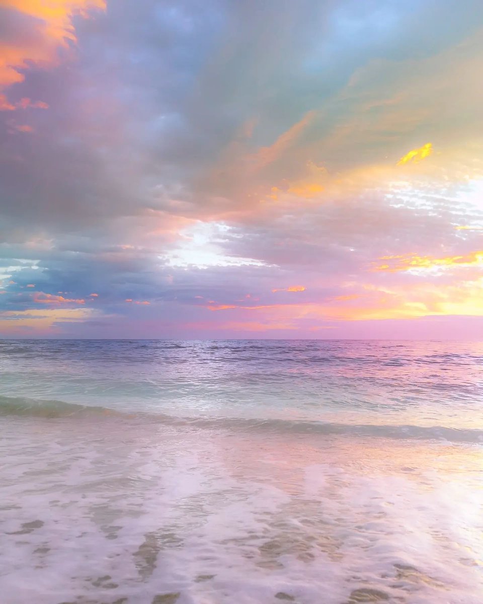 artindetails's tweet image. pastel skies