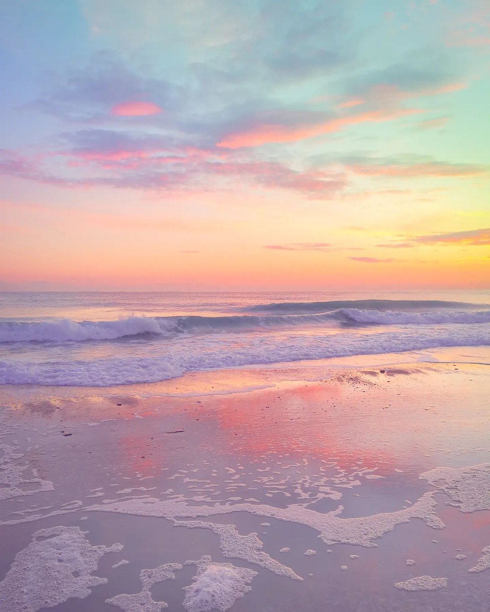 artindetails's tweet image. pastel skies