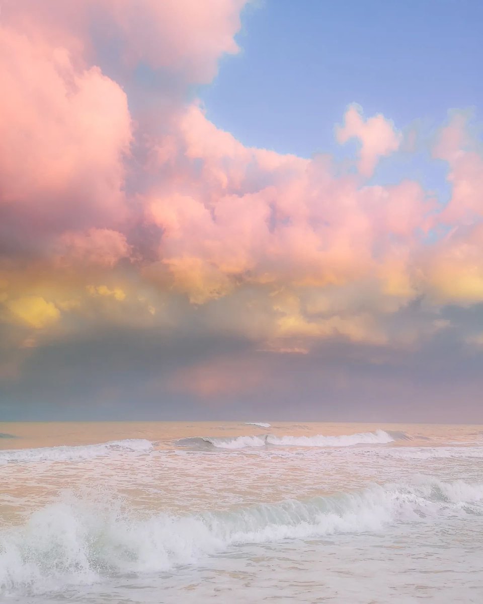 artindetails's tweet image. pastel skies