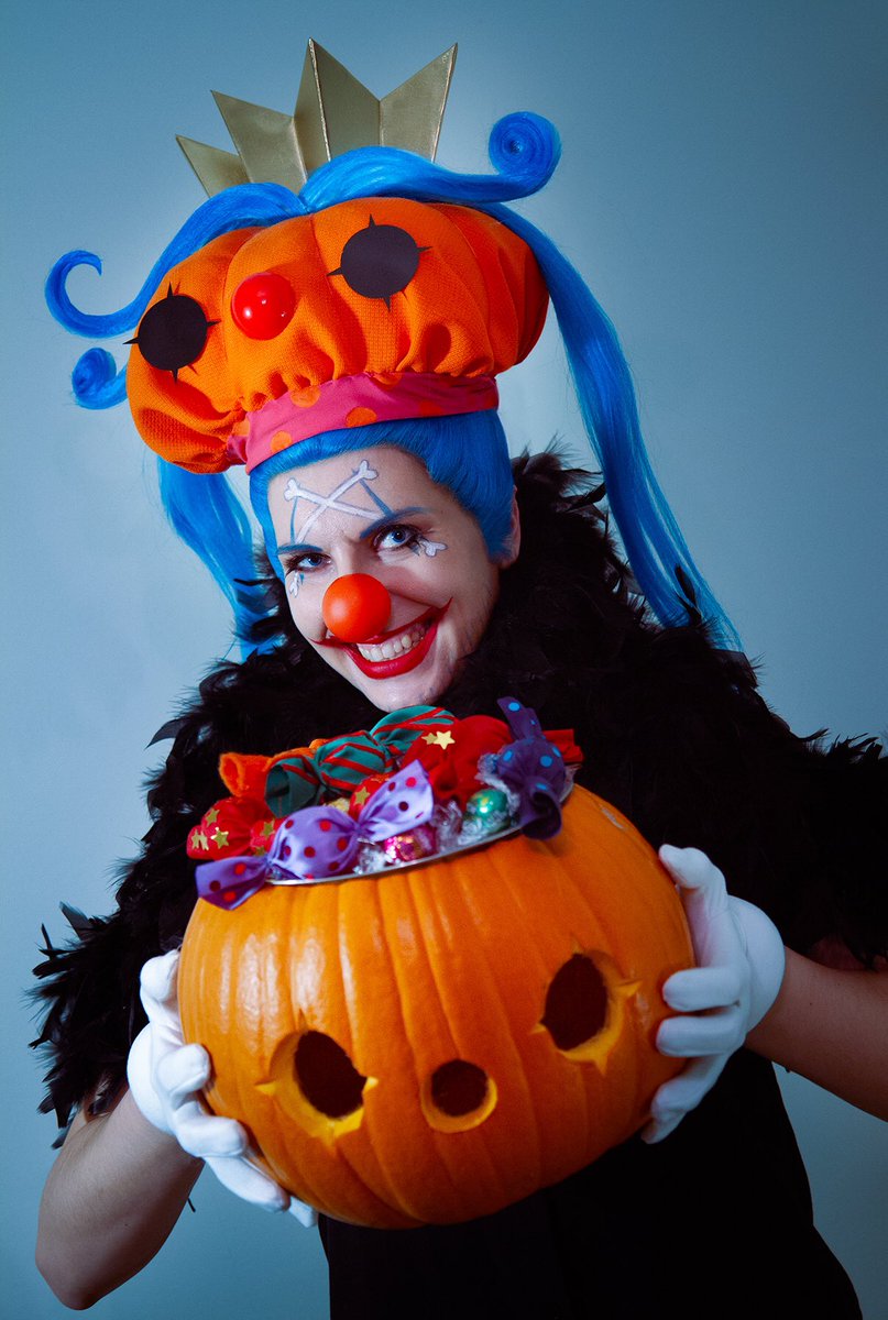 Happy Halloween 🎃 

This year I had to skip all Halloween activities due to a surgery, so I needed a fun little project to cheer myself up. Of course it had to be the Treasure Cruise pumpkin clown 🤡 

📸 &amp; edit: <a href="/cosmozaec/">kuroru</a>
