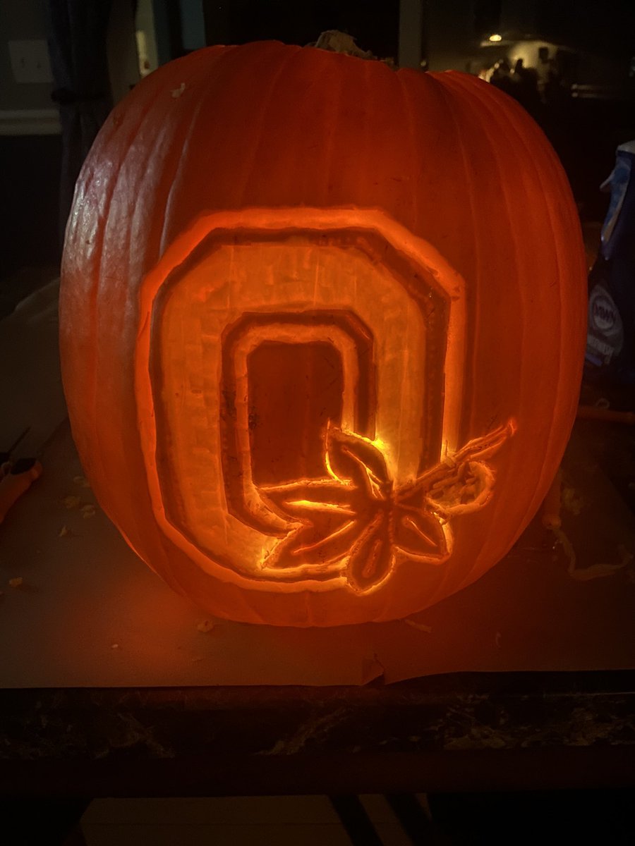 Sean_levelpar's tweet photo. @CLETalkingHeads Hey Dan. Here are the 2024 pumpkins 🎃.  I might try a Jim Donavan silhouette this weekend. Pumpkins are cool. https://t.co/aYJoAt7DPm