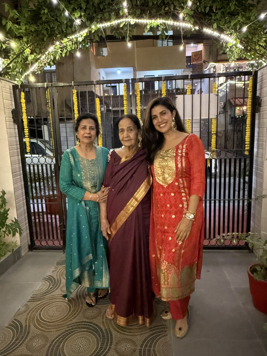 शुभ दीपावली 🪔 Happy happy Diwali 🪔 
बंदी छोड़ दिवस ✨🪔♥️

#HappyDiwali #blessed