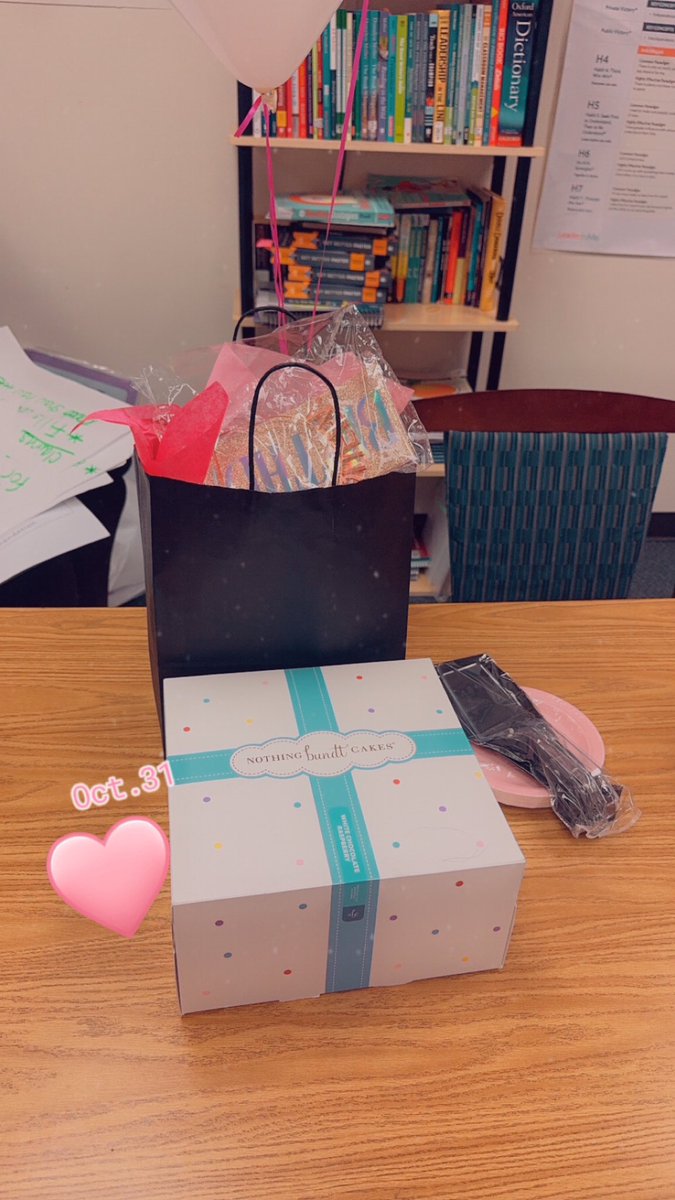 MsIbhade's tweet photo. 10.31 🩷🩷 My @WoodlandVoice1 Team made me feel sooo special!! https://t.co/BQe7ixYiEF