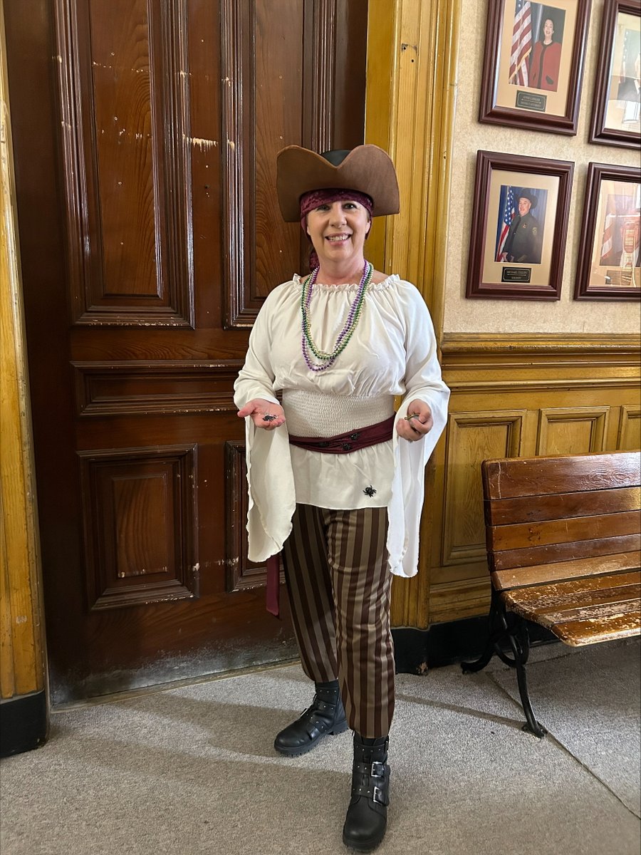 StoreyCounty's tweet photo. Happy Halloween!
The courthouse is ready for some spooky fun as our local school kids walk over for some morning trick-or-treating! 👻
#TheGoodStorey #StoreyCountyNV https://t.co/nKGddqeHIo