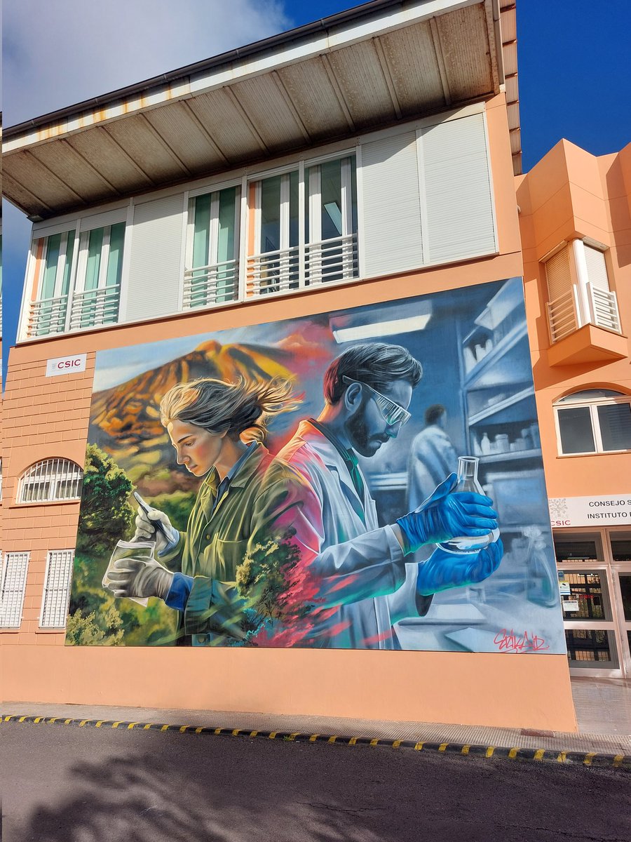 We are thrilled to see Erik Air's stunning new mural every morning at our entrance! Thank you for this fantastic artwork that beautifully represents science at @IPNA_CSIC 🪲🧪
