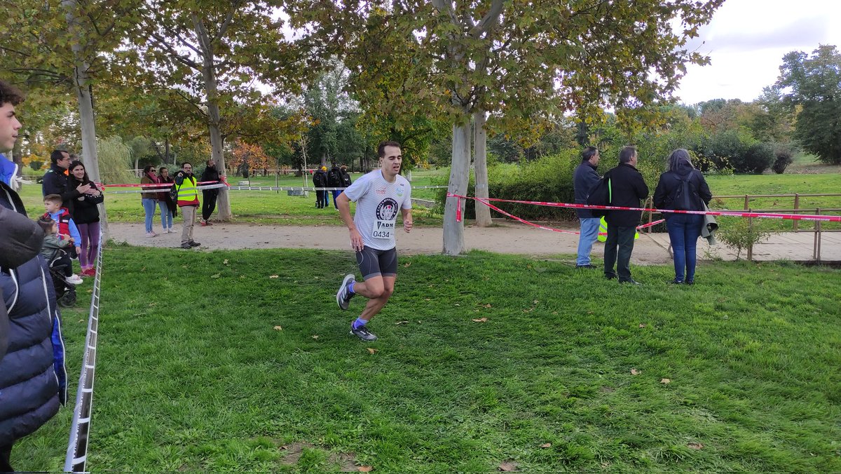 Grandes en el CTO de Madrid de Cross por Clubes. <a href="/2014loloatleta/">mgarcia</a> y <a href="/capitanaperales/">capitanaperales</a> con <a href="/AtletismoSuanze/">Atletismo Suanzes</a> y Pablo y Roberto en el Cross Popular previo.