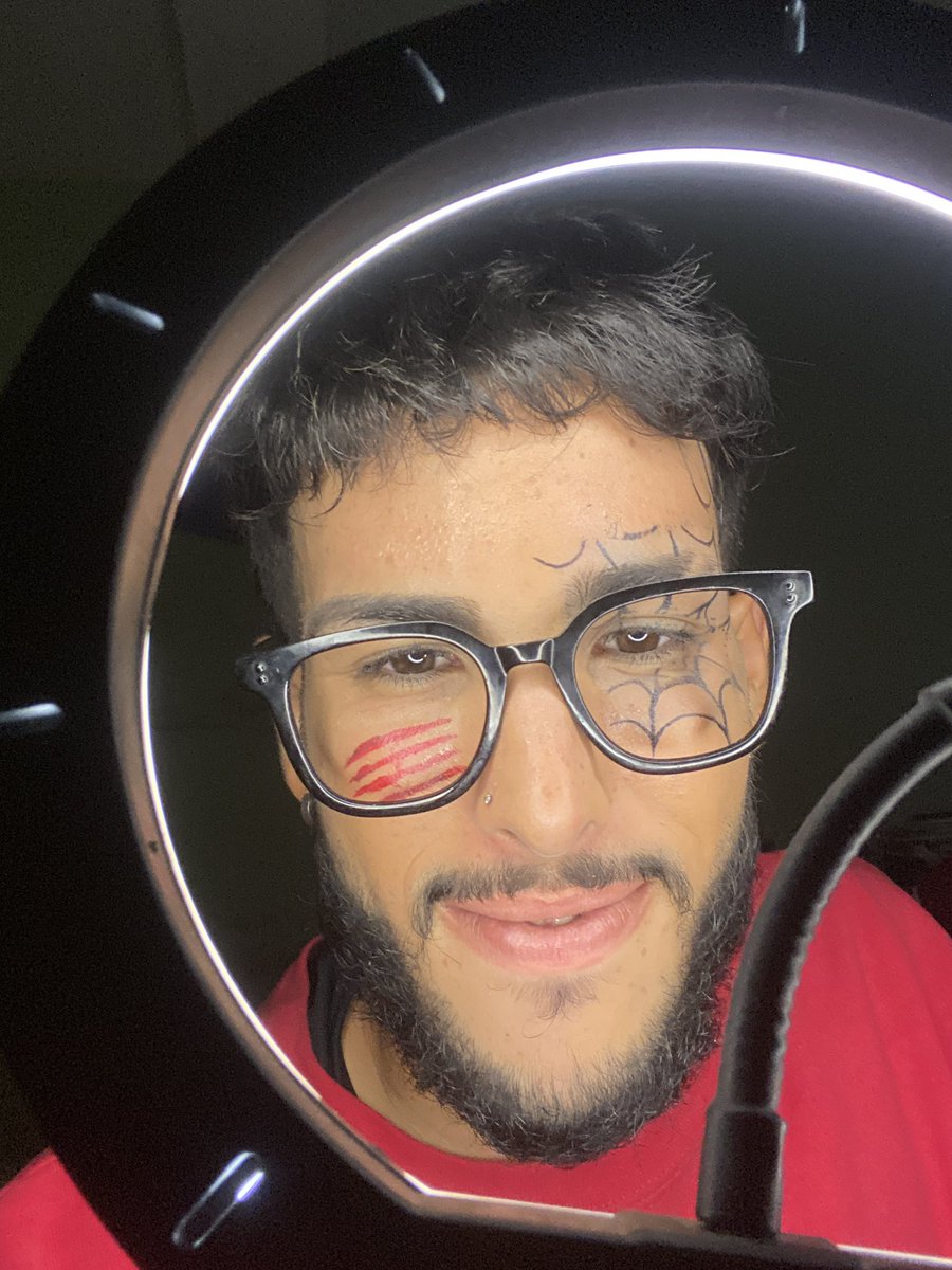 Abro debate: De qué se van a disfrazar hoy? 🎃🖤