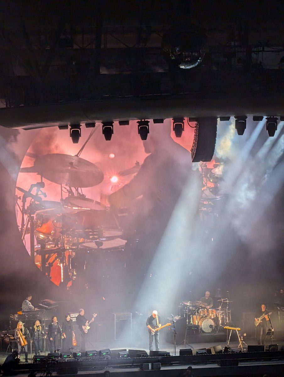 baytrojan03's tweet image. What a Show! #DavidGilmour #HollywoodBowl #Oct30