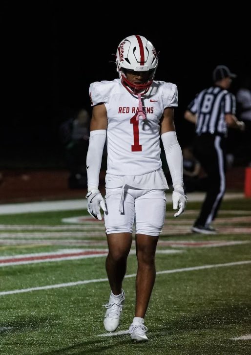 #AGTG very Blessed to receive offer from <a href="/Red_Raven_FB/">Coffeyville Football</a>  @CoachAjLocke  @k_Eldridge19 <a href="/CoachMIT11/">Coach MIT</a>  #NewtonBoyz