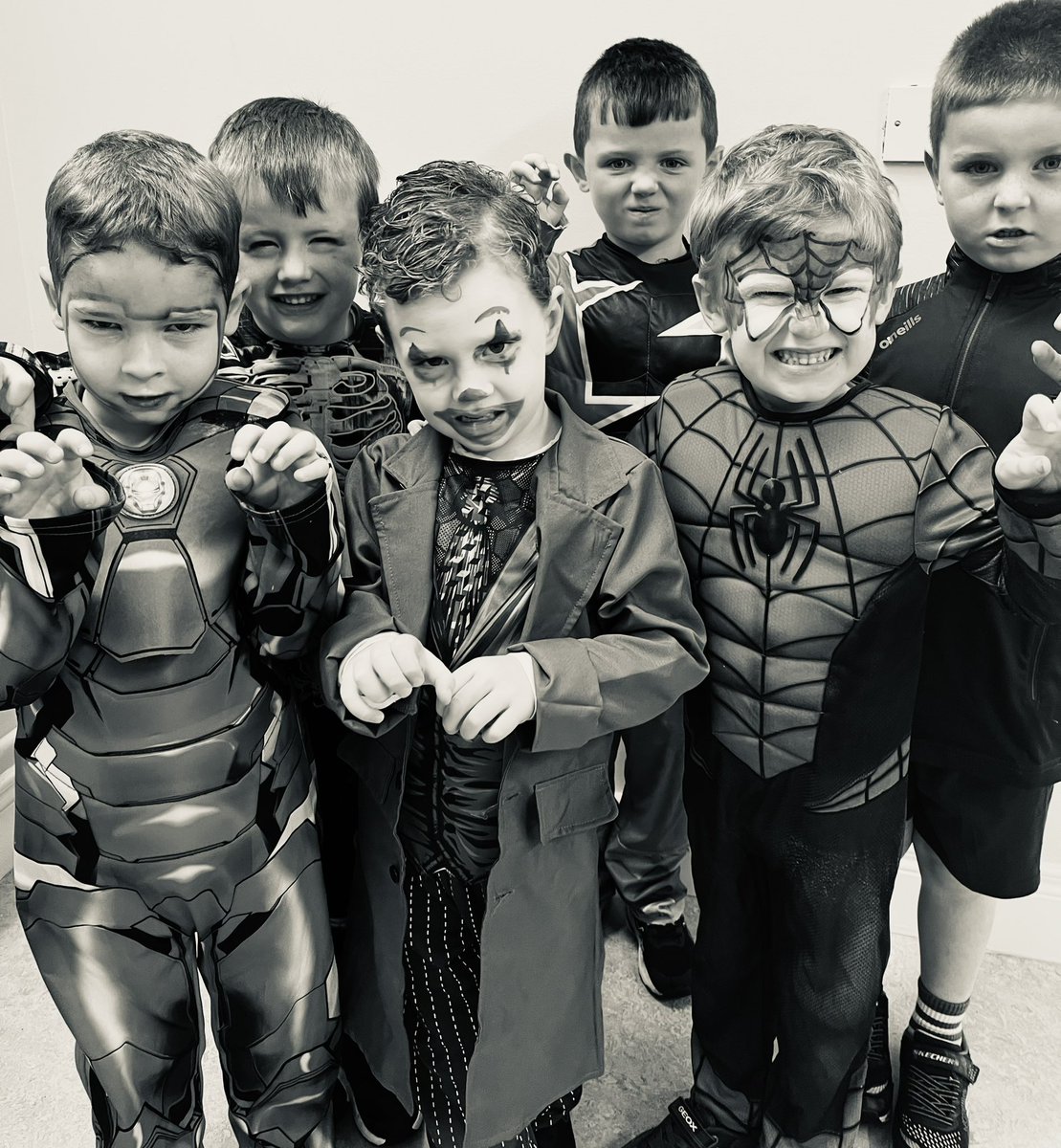 rangeibhlin1's tweet photo. Bainigí taitneamh as an gcéiliúradh anocht!🎃🎃🧙👻@GaelscoilAU https://t.co/buGOleOTS3
