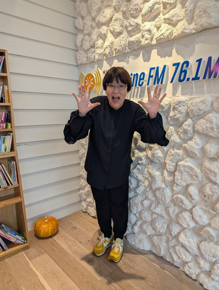 yuutaku319's tweet photo. 今日は、#宮崎サンシャインFМ
に観覧に行ったら、たくさんの方に会えて良い日でした〜🍀✨
🎃ハッピーハロウィン👻
#穴井玲奈 #ゆきぴ #いちたになな
#尾辻さん #チキンナンゴー #もきち https://t.co/b21Ccxuq8T