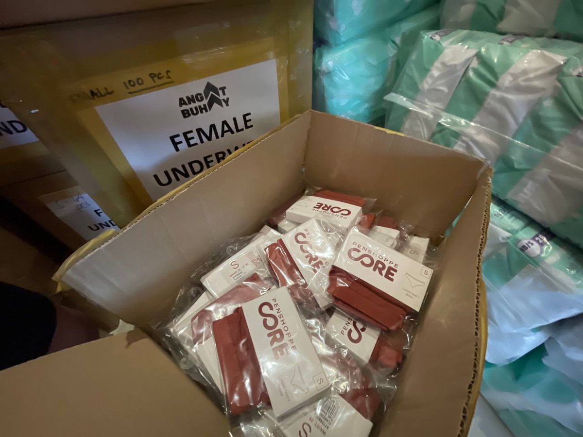 THANK YOU, <a href="/PENSHOPPE/">PENSHOPPE</a>! ❤️

Natanggap natin ngayong araw ang 2,600 pieces of underwear mula sa Penshoppe para sa mga nasalanta ng #KristinePH. Maraming salamat sa inyong pakikipagbayanihan!