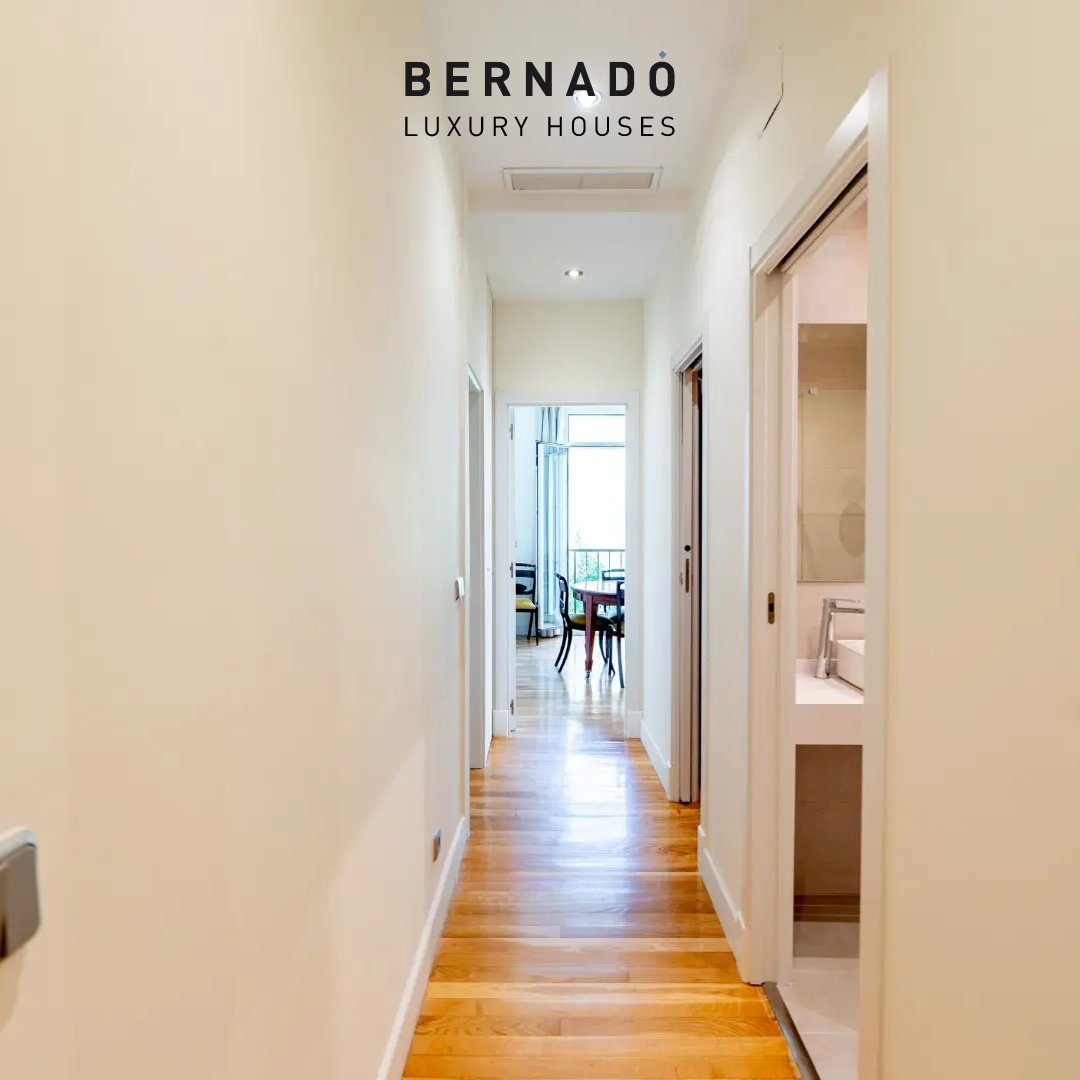 BernadoLuxury's tweet photo. Piso en venta en la zona de Recoletos, el Retiro
🛏️ Dos dormitorios y dos baños 
👉🏼 A 2 minutos a pie de zonas como el Parque del Retiro o la Puerta de Alcalá

Una vivienda ideal tanto para quienes buscan un hogar familiar como para inversores exigentes. 

https://t.co/BzyJ8GAlK0 https://t.co/2fl4Wnb8CV