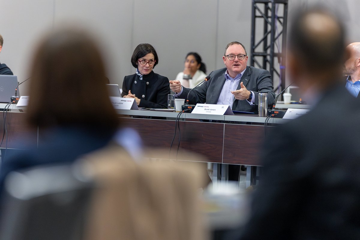 Honoured to participate in a panel discussion at #AccelerateGOV in Ottawa to discuss how <a href="/SSC_CA/">Shared Services Canada</a> is leading digital transformation in government and focusing on innovation to better serve Canadians.  

Thank you to @GlobeGov and all participants! 

#GCDigital #GovTech