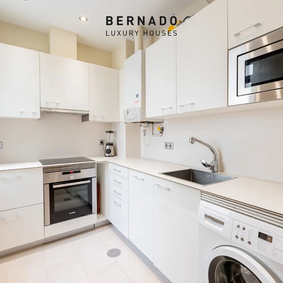 BernadoLuxury's tweet photo. Piso en venta en la zona de Recoletos, el Retiro
🛏️ Dos dormitorios y dos baños 
👉🏼 A 2 minutos a pie de zonas como el Parque del Retiro o la Puerta de Alcalá

Una vivienda ideal tanto para quienes buscan un hogar familiar como para inversores exigentes. 

https://t.co/BzyJ8GAlK0 https://t.co/2fl4Wnb8CV