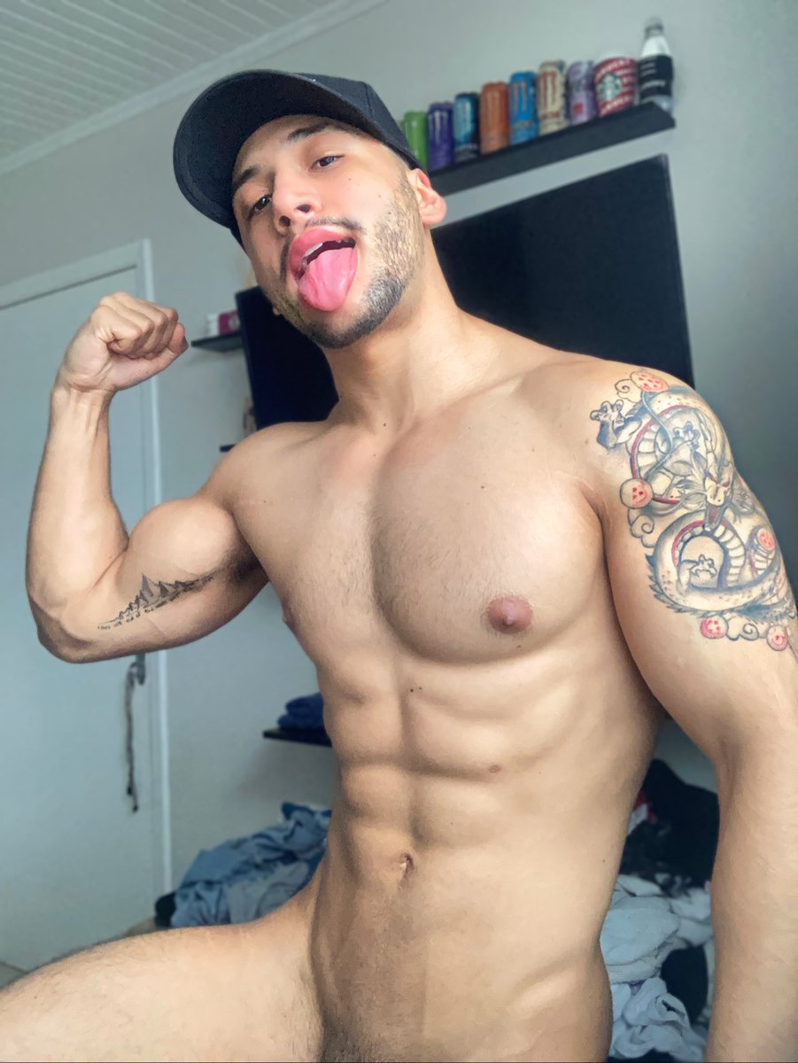 𝐂𝐋𝐄𝐕𝐄𝐑𝐒𝐎𝐍 𝐂𝐀𝐒𝐓𝐑𝐎 tweet media