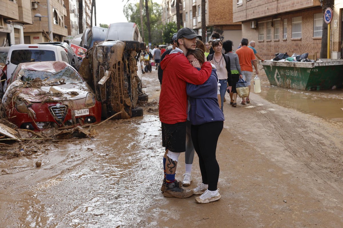 No se si les grans cadenes d’alimentació i la <a href="/generalitat/">Generalitat</a> estan veient <a href="/apuntnoticies/">À Punt NTC</a> en <a href="/apunt_media/">À Punt</a> perquè el veïnat de Catarroja, Paiporta, Alfafar, La Torre i Massanassa estan denunciant que no tenen menjar ni aigua potable. Necessiten ajuda urgent no missatges solidaris