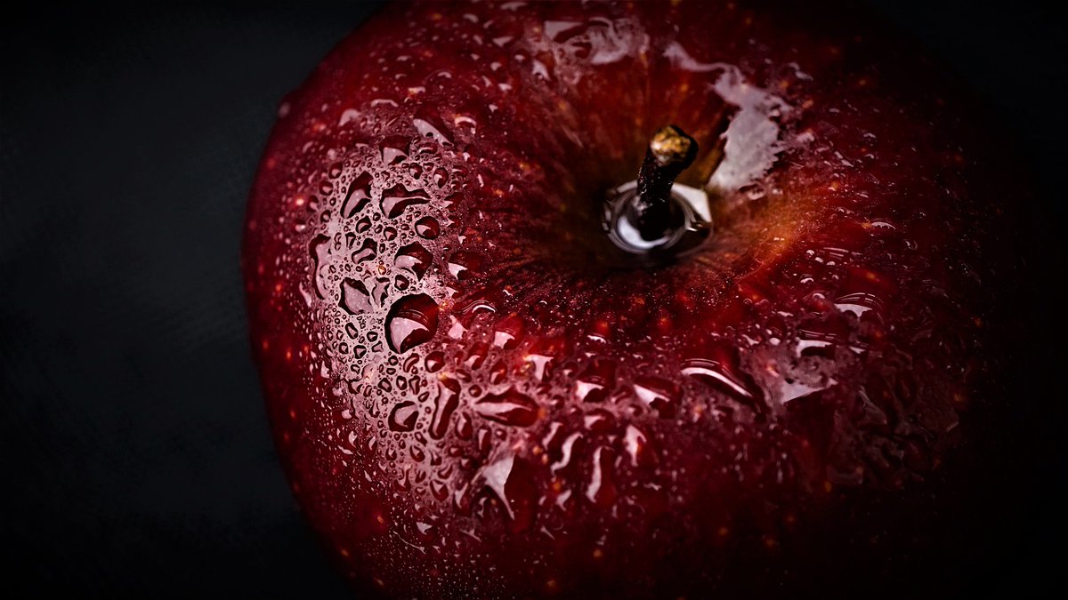 PaganPathwaysUK's tweet photo. A happy #Samhain everyone! In West Cornwall #Halloween was known as #Allantide and it was apples that were displayed! 'Allan' apples were thought to be lucky, and unwed folks put them under their pillow to dream of their true love.
#FolkloreThursday #pagan #witch #paganpathwaysuk https://t.co/gQ6XDXLDjU