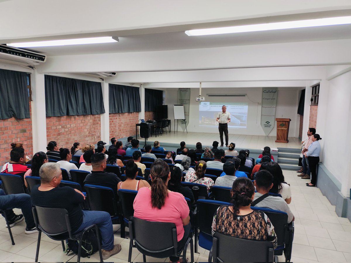 Jgpm12Jose's tweet image. Promoviendo el #ModeloDual con papas de estudiantes de 3er Semestre de la Carrera PTB Turismo.

Hotel Holiday Inn Puerto Vallarta.