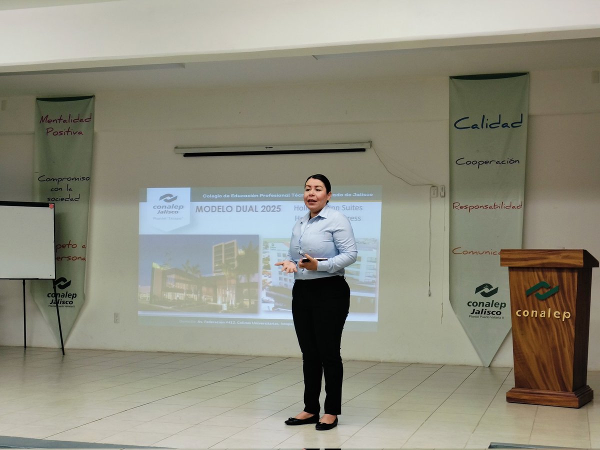 Jgpm12Jose's tweet image. Promoviendo el #ModeloDual con papas de estudiantes de 3er Semestre de la Carrera PTB Turismo.

Hotel Holiday Inn Puerto Vallarta.