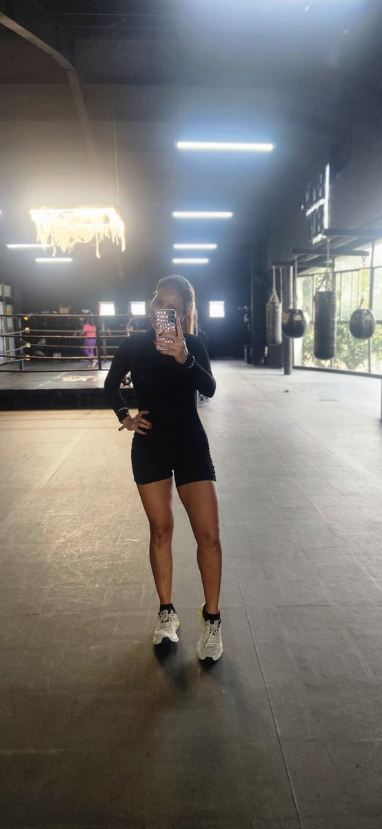 flacarunner's tweet photo. Bueno la selfie no puede faltar tras el entrenamiento. #LOVEBOX https://t.co/oPoSHTt4qu