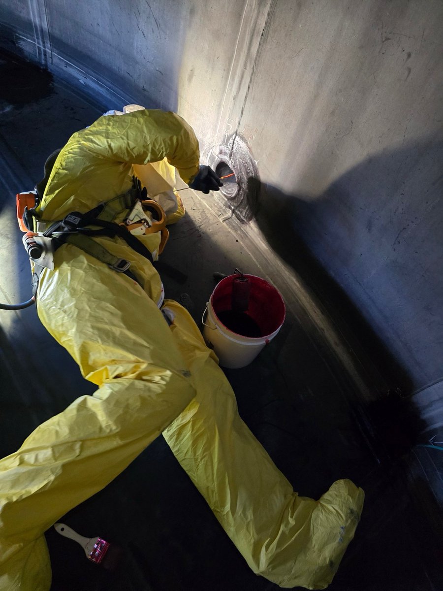 UniversalBlastc's tweet photo. Happy Halloween! 🎃👻  Our Minions are hard at work!
#happyhalloween #safety #jobsitesafety #universalblastco https://t.co/AHhUNfKQxF