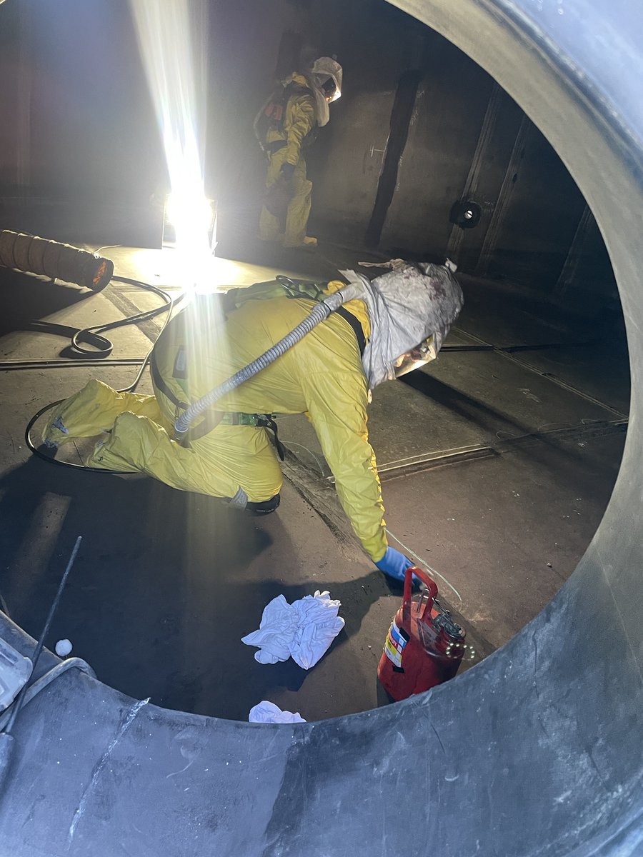 UniversalBlastc's tweet photo. Happy Halloween! 🎃👻  Our Minions are hard at work!
#happyhalloween #safety #jobsitesafety #universalblastco https://t.co/AHhUNfKQxF