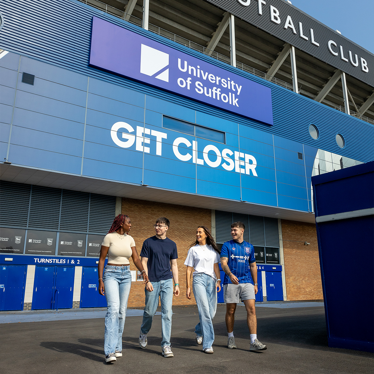 Swallow_MC's tweet photo. Our first project with the University of Suffolk is now proudly displayed at the heart of Ipswich! These shots capture local pride and our team’s dedication. Here’s to more projects that celebrate our community! 

#Ipswich #UniversityofSuffolk https://t.co/yqdsLrDiRX