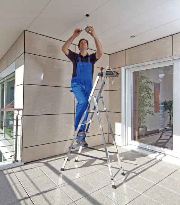 pressewelle's tweet photo. Stehleitern für den Innenausbau: Effizienz und Sicherheit für vielfältige Arbeiten https://t.co/VkmXhELiVh #Garten #Bauen #Wohnen https://t.co/kemvGaZpAg