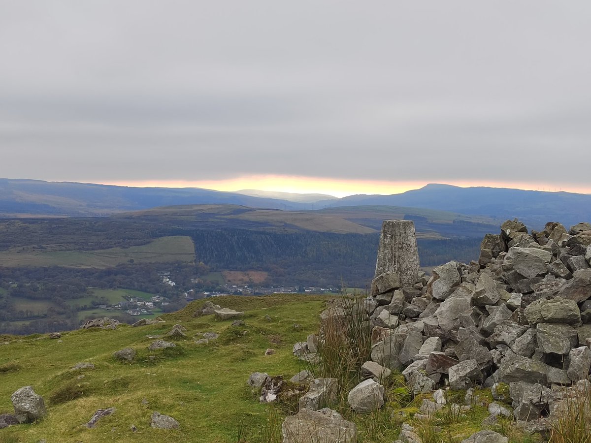 smoggiewalks's tweet image. Out on the Cribarth #getoutside #breconbeacons #explorelocal #BorderCollie #dogsoftwitter #BannauBrycheiniog #trigpointchallenge #trigpoint @DerekTheWeather @OrdnanceSurvey @TrigThursday