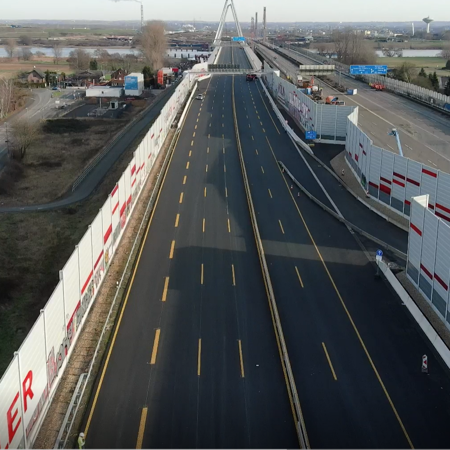 Leverkusener Stadtteilnamen an neuer A1-Rheinbrücke angebracht dlvr.it/TFwVld