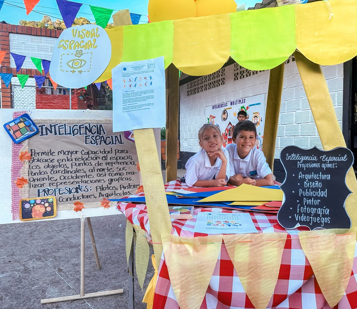 FIMLM's tweet photo. #MiNuevaFamilia 🇨🇴 | Estudiantes de la Sede Educativa Sirguía Bajo en Belén de Umbría • Risaralda, aprendieron a desarrollar sus habilidades e inteligencias múltiples a través de actividades lúdicas, llenas de aprendizajes. 👩🏻‍🏫👨🏻‍🏫

👉 Lee más detalles: https://t.co/3GBRsN2Lzd https://t.co/yO9sBe44pd
