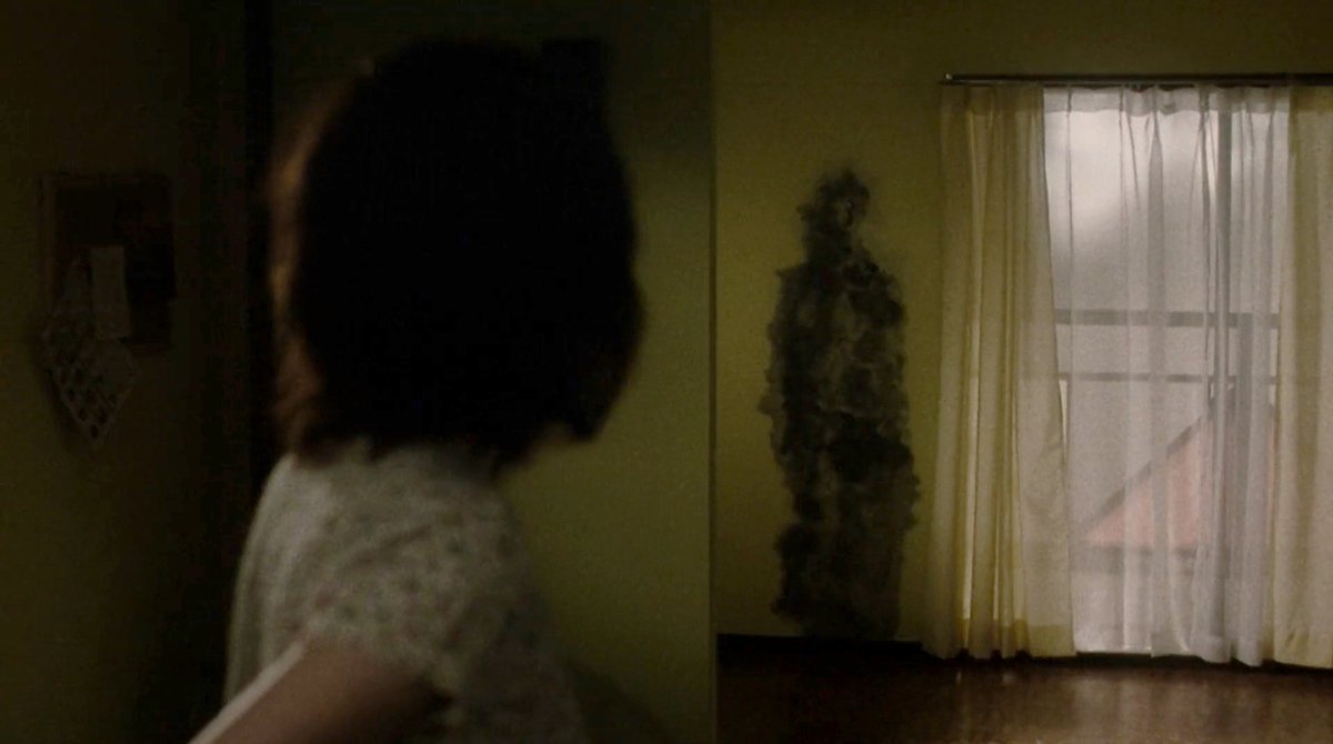 enclosedpain's tweet photo. i find the looming nature of kiyoshi kurosawa’s conception of ghosts very fascinating... forlorn figures in empty spaces, seemingly motionless but also creeping towards you at their very own pace. wanting you to accept the eternal horrors and loneliness that they’re trapped into. https://t.co/cP2LncrOk8