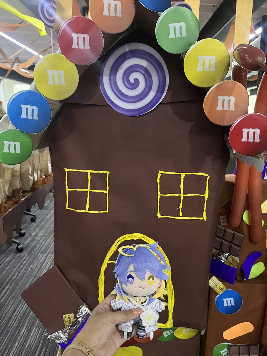 flowerpuffguurl's tweet photo. Brought astanui to work with me today and took pics of him around the office during Trick or Treat! 🎃🧡

#AsterArcadia https://t.co/YUvSy2iWgv